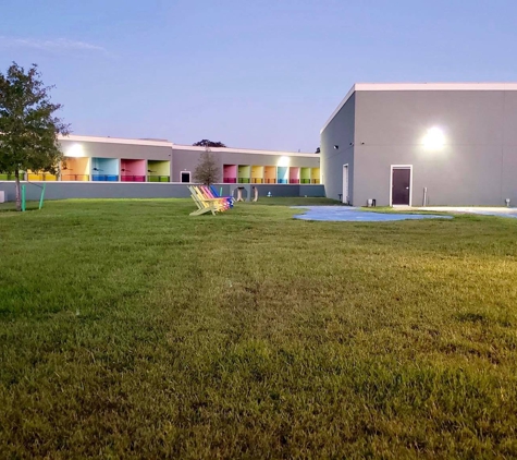 iLuckyDog Pet Campus - Katy, TX. Large indoor and outdoor play yards.