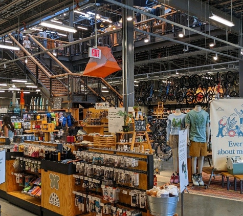 Rei - King Of Prussia, PA