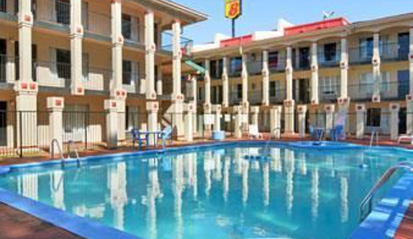 Super 8 by Wyndham Atlanta/Hartsfield Jackson Airport - College Park, GA