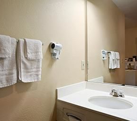 Travelodge by Wyndham Grand Island - Grand Island, NE