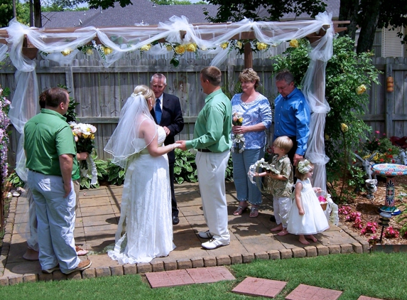 Joseph Zahnle Photography - Caldwell, ID. Outdoor back yard wedding