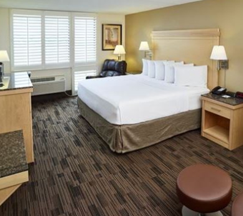 LivINN Suites - Maplewood, MN