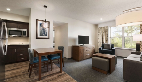 Homewood Suites by Hilton Kansas City-Airport - Kansas City, MO