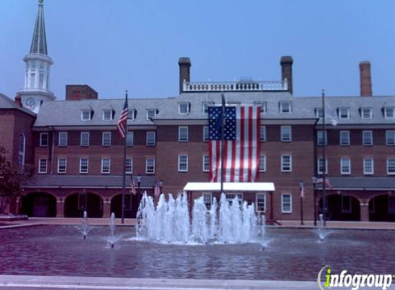 Alexandria City Hall & Market Square - Alexandria, VA