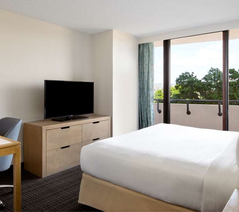 Embassy Suites by Hilton Tampa Airport Westshore - Tampa, FL