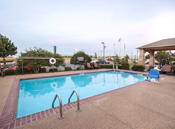 Comfort Inn & Suites Mansfield - Mansfield, TX