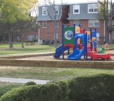 Meadowdale Apartments - Carpentersville, IL