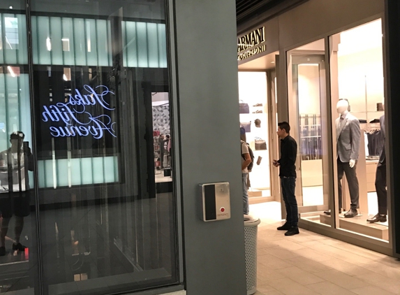 Saks Fifth Avenue - Miami, FL