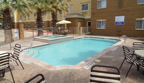 Holiday Inn Express & Suites San Antonio-Airport North - San Antonio, TX