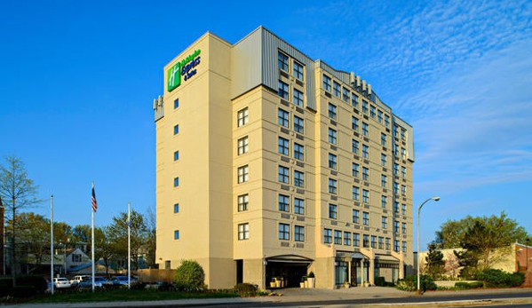 Holiday Inn Express Hotel & Suites Boston - Cambridge - Cambridge, MA