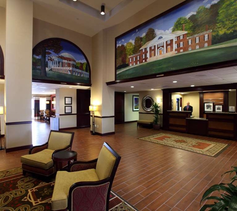 Hampton Inn & Suites - Charlottesville, VA