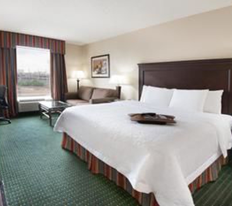 Hampton Inn & Suites Newark-Harrison-Riverwalk - Harrison, NJ