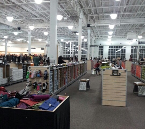 DSW Designer Shoe Warehouse - Fremont, CA