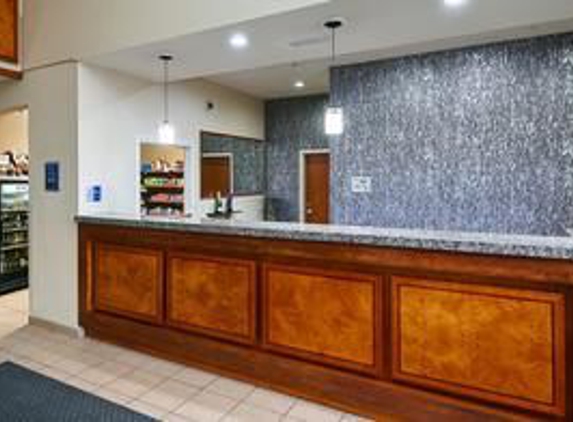 Best Western Plus Peppertree Inn at Omak - Omak, WA