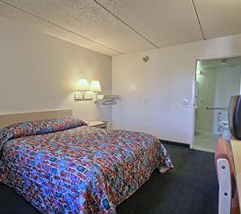 Motel 6 - Madison Heights, MI