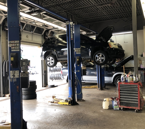 Joe's Auto and Tire - Winona, MN. Interior