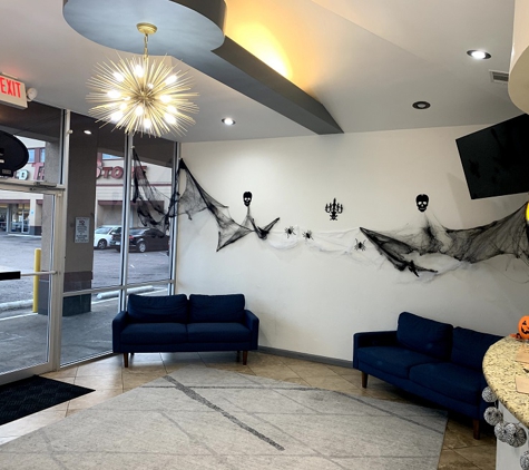 Glow Dental and Orthodontics - Dallas, TX. Waiting area at Dallas dentist Glow Dental and Orthodontics