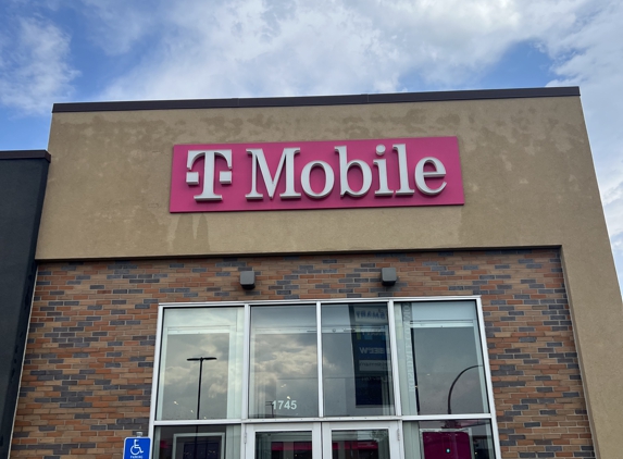 T-Mobile - Roseville, MN