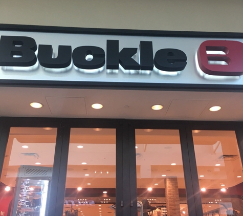 Buckle - Wauwatosa, WI