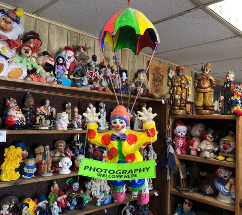 Clown Motel - Tonopah, NV