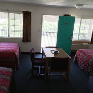 99 Palms Inn & Suites - Tulare, CA