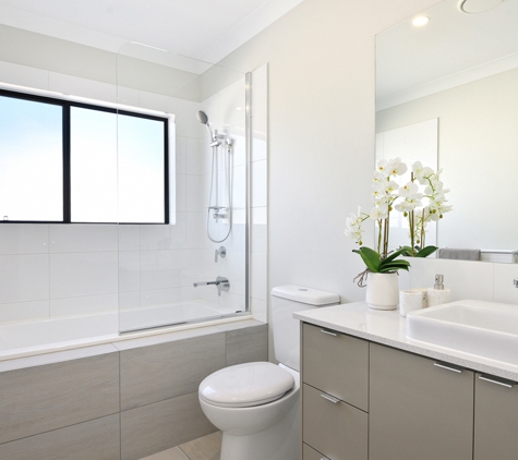 Bradnam's Windows & Doors - Ashmore, QLD. Fixed Shower Screen
