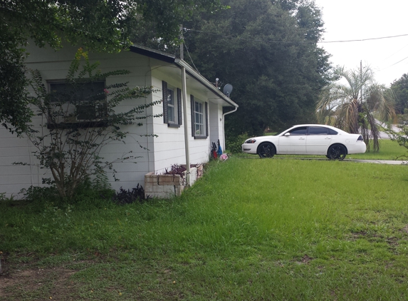 Rainbow Lakes Estates Municipal Service District - Dunnellon, FL. 19620 SW Rainbow Lakes Blvd, landlord needs to clean this mess we have to live here. Ashamed to have any one over my house.