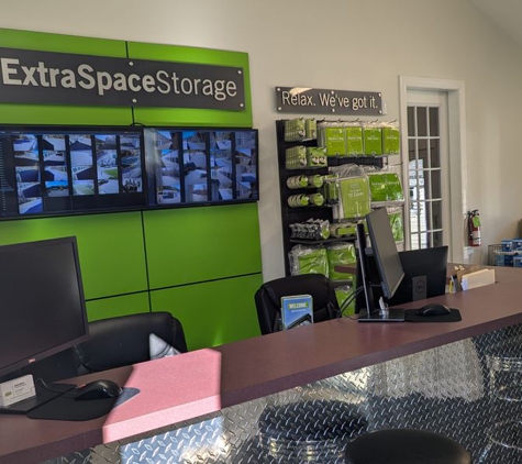 Extra Space Storage - Derry, NH