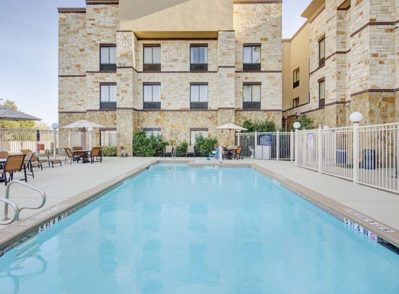 Hampton Inn & Suites Mansfield - Mansfield, TX