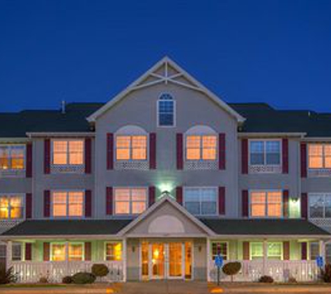 Country Inns & Suites - Waterloo, IA