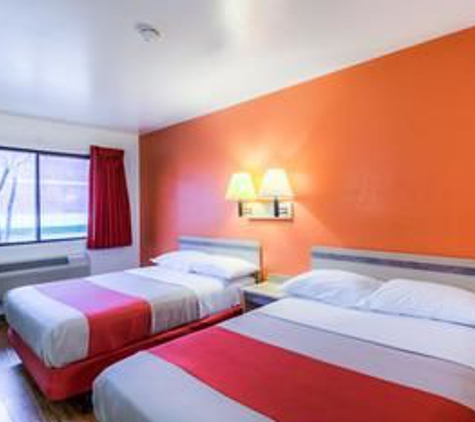 Motel 6 - Elk Grove Village, IL