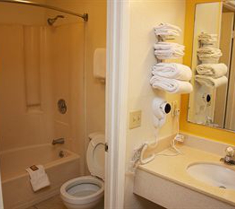 Amber Inn & Suites - Kissimmee, FL