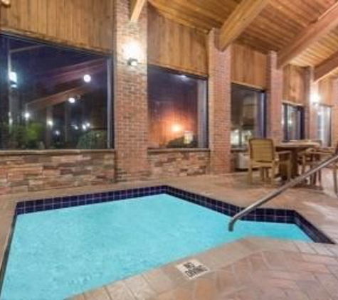 Baymont Inn & Suites - Lagrange, GA