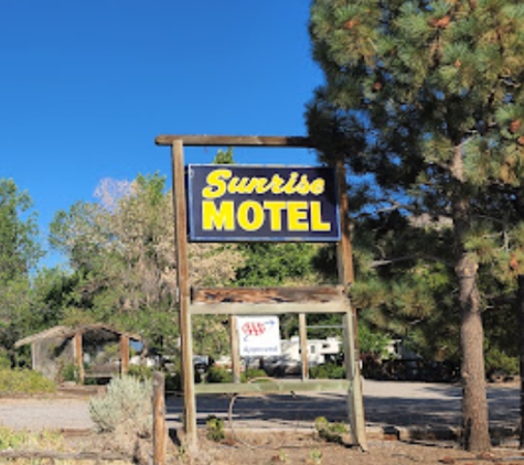 Sunrise Motel - Cedarville, CA