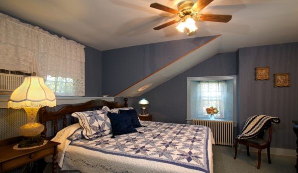 Maxwell Creek Inn Bed & Breakfast - Sodus, NY. Elizabeth Swales Room