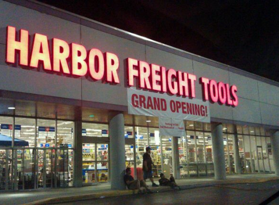 Harbor Freight Tools - Hialeah, FL