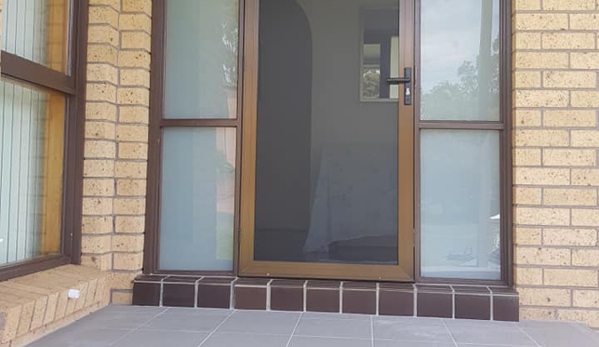 Chris Shannons Glass And Glazing - Lake Heights, NSW