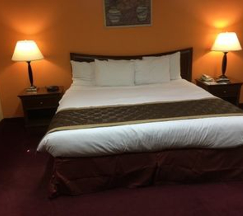 Laketree Inn & Suites - Marion, IL