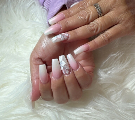 Q Nails & Spa - Moreno Valley, CA