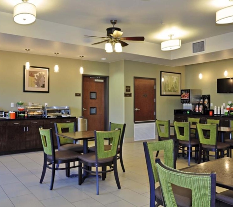 Best Western Plus DeSoto Inn & Suites - Mansfield, LA