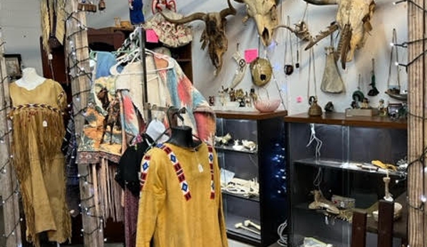 Teeks Antiques and Collectibles - Newton, KS