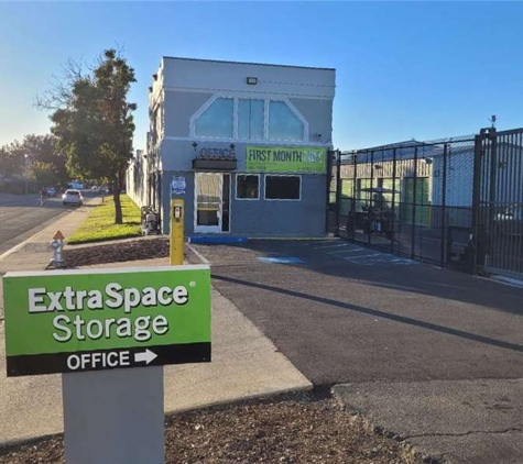 Extra Space Storage - Sacramento, CA