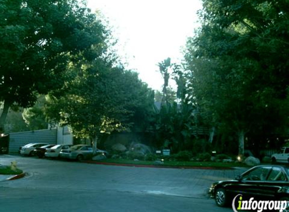 Highland Meadows Apartments - Fullerton, CA