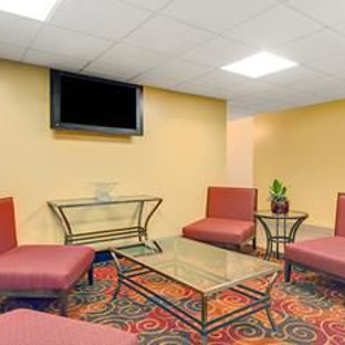 Super 8 by Wyndham Stamford/New York City Area - Stamford, CT