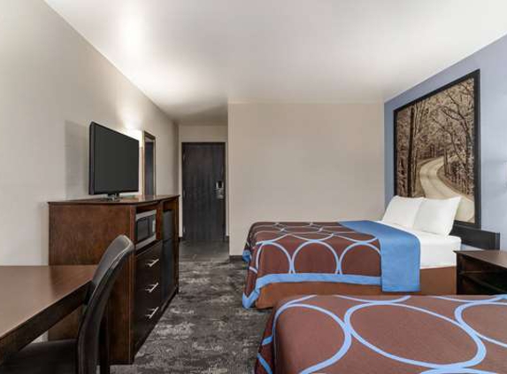 Super 8 by Wyndham Columbus - Columbus, IN