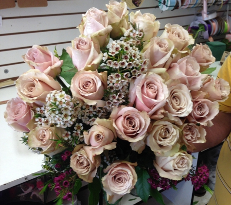 Mid-Valley Flowers - Reseda, CA. Simply Roses