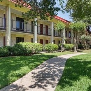 Red Roof Inn - Addison, TX