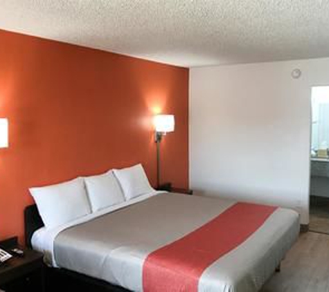 Motel 6 - Bryan, TX