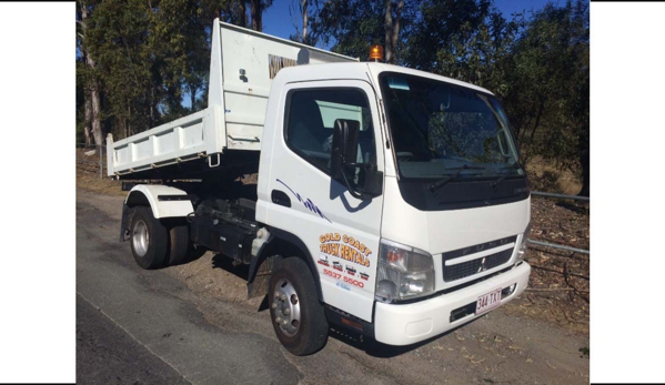Gold Coast Truck Rentals - Arundel, QLD. Mitsubishi Fuso Tipper 4x2 4.9 Litre Diesel Intercooled Turbo, 5 SPD Manual, 3-Seater, Air Con, Power Steer, UHF, Towbar