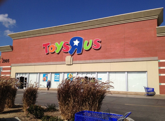 Toys R Us - Los Angeles, CA